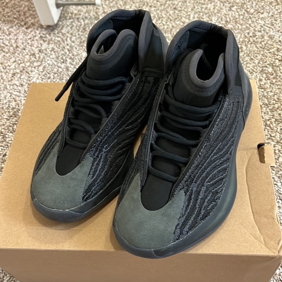 Yeezy QNTM GX1317 basketball | US 5.5 unisex in YZY, 6-6.5 woman’s UK 5 (unisex) - Picture 3 of 5